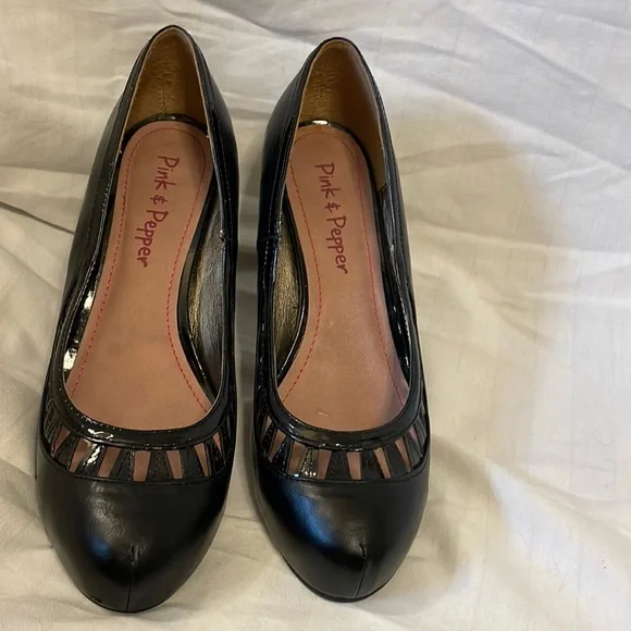 Pink and Pepper Shoes Pink And Pepper Black Heels Size 8m